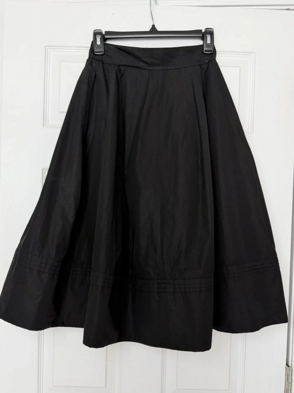 LV Louis Vuitton Size 36 • Black Knee Length Designer Skirt.